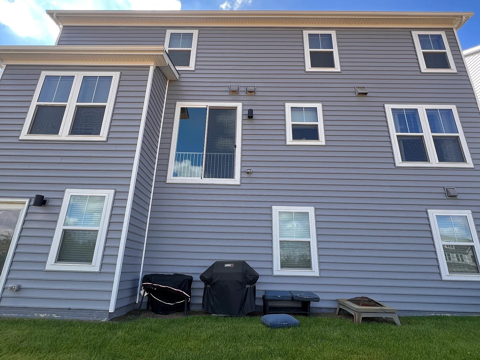 3 bed, 1080 sqft, $2,100 — Photo 2