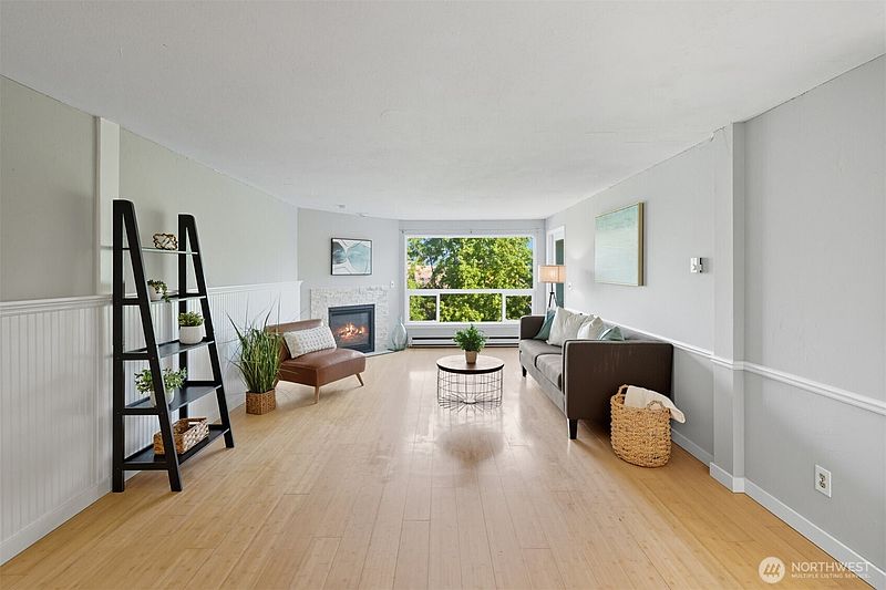 3rd image of 9416 1st Avenue NE #305