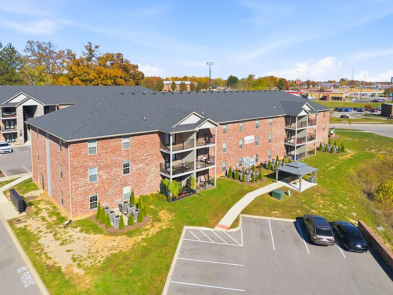 Greenbrier Apartments — Photo 111