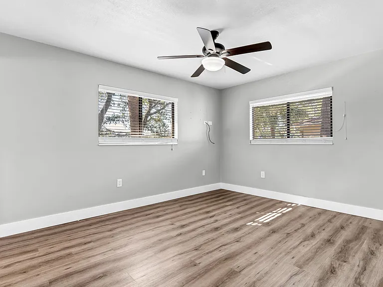 5684 Baywater Dr — Photo 14