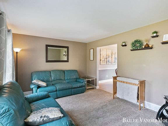 4th image of 928 Springwood Dr SE