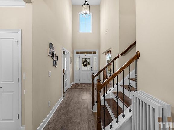 4th image of 209 Peachtree Ln