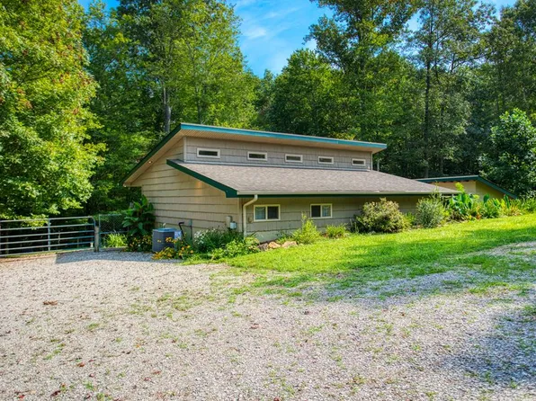 326 Goad Mill Ln, Allardt, TN 38504