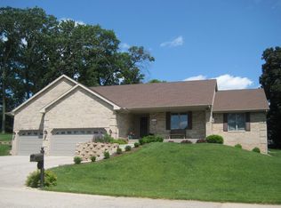 107 Fontaine Ct, Fontana, WI 53125