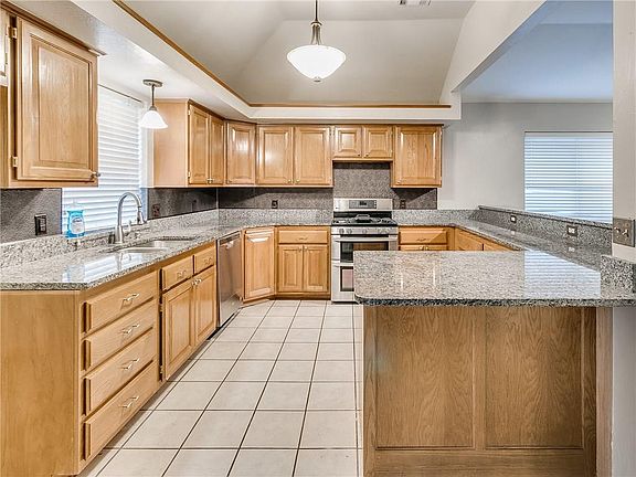 3rd image of 1137 SW 132nd St