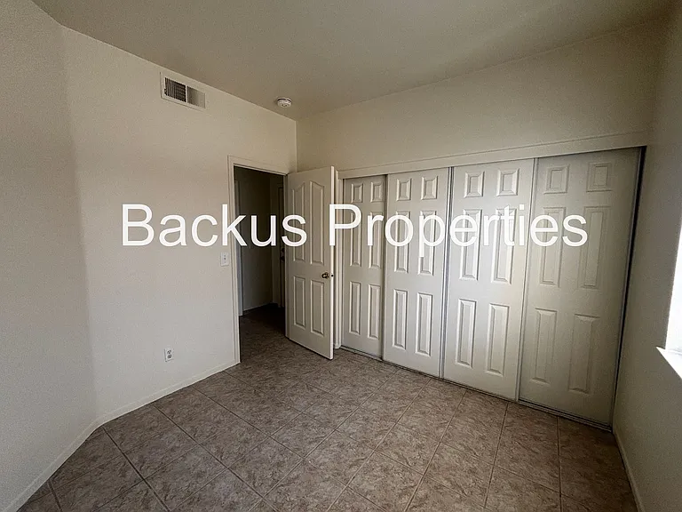 1065 Kensington Way — Photo 11