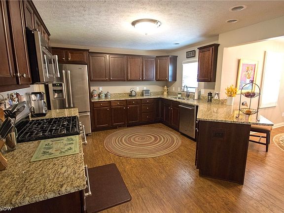4th image of 138 Englewood Dr