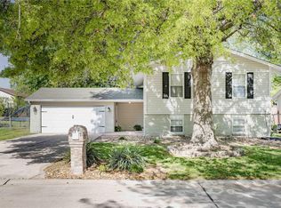 8 El Caballo Dr, Saint Peters, MO 63376