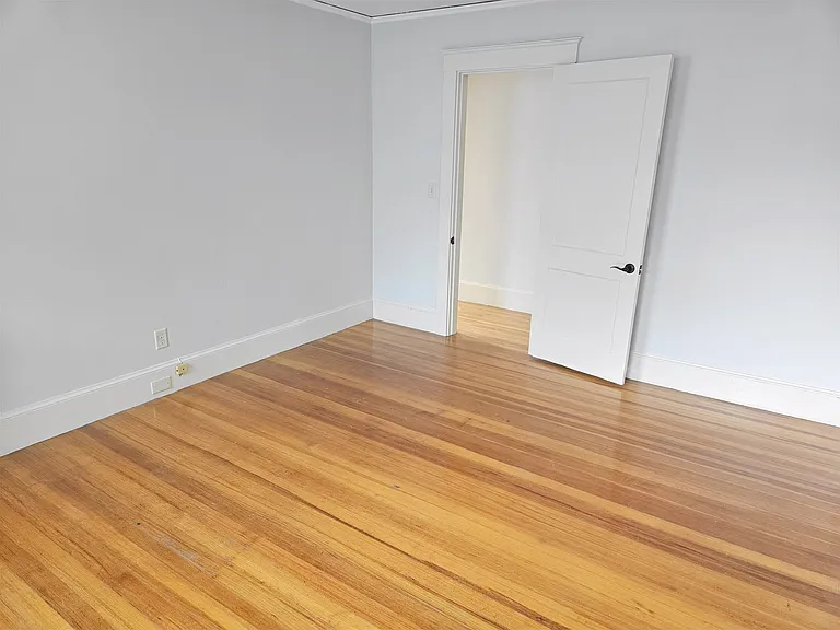 19 Rowe St — Photo 12