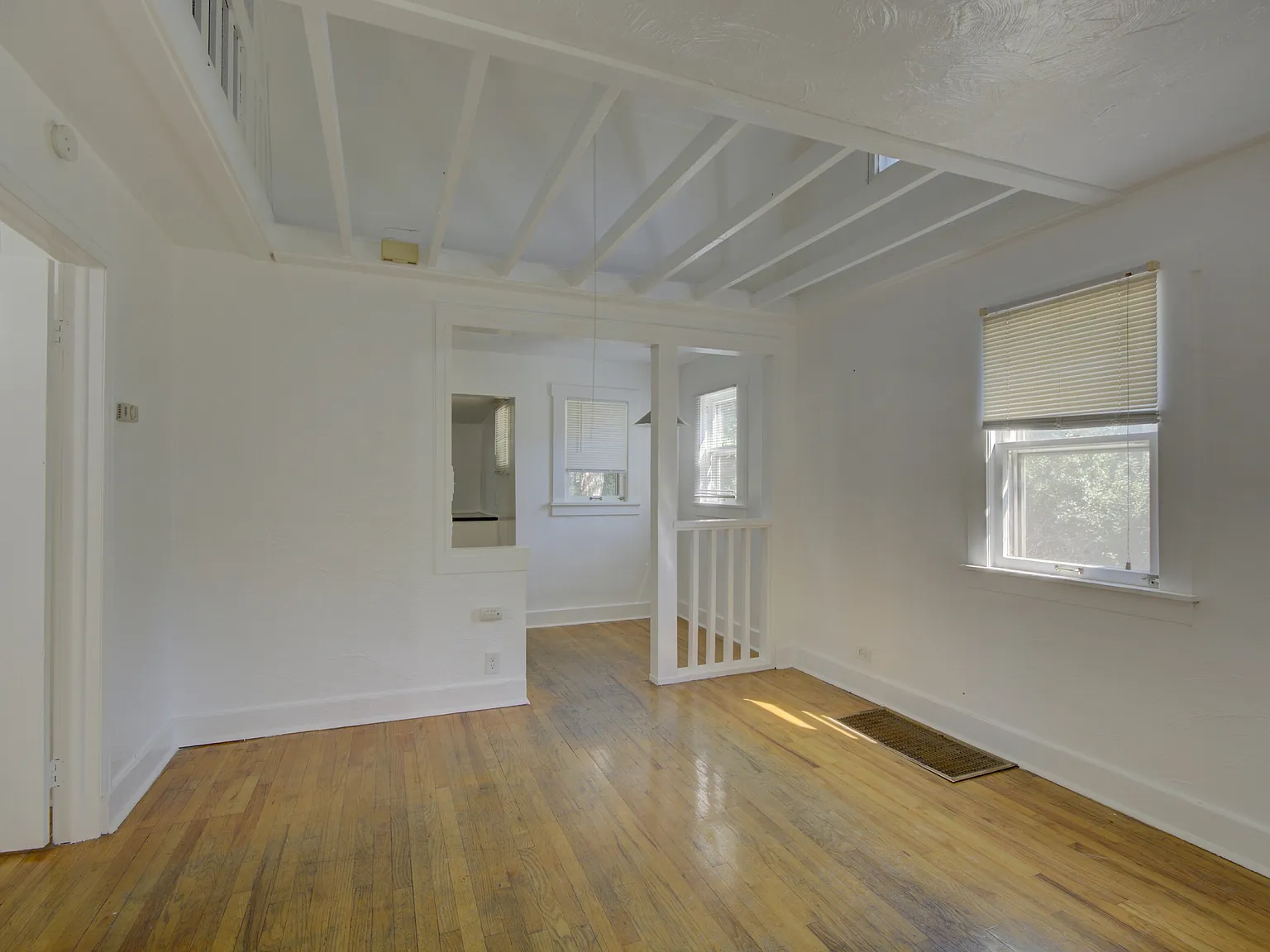 3 bed, 867 sqft, $2,800 — Photo 3