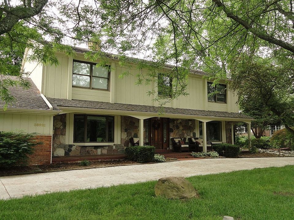 1st image of 28921 Wellington St