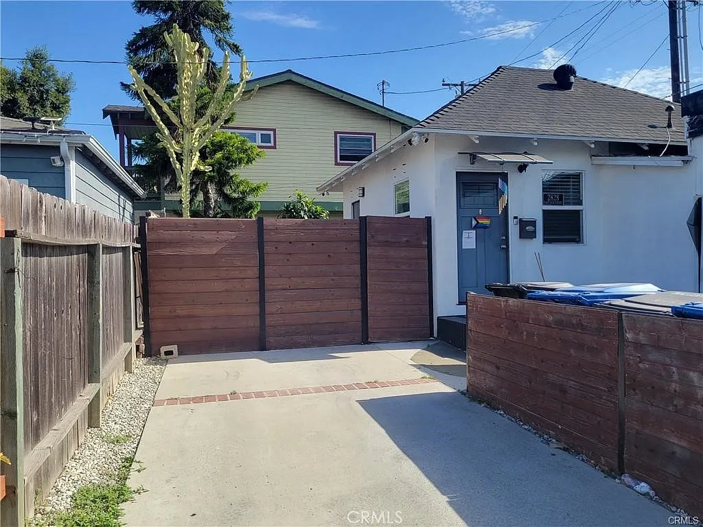 1 bed, 907 sqft, $2,350 — Photo 1