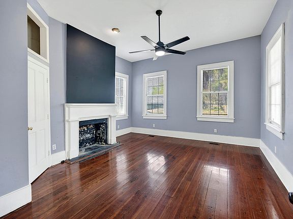 4th image of 69 Washington St