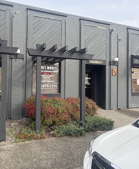 Front entry off of H Street