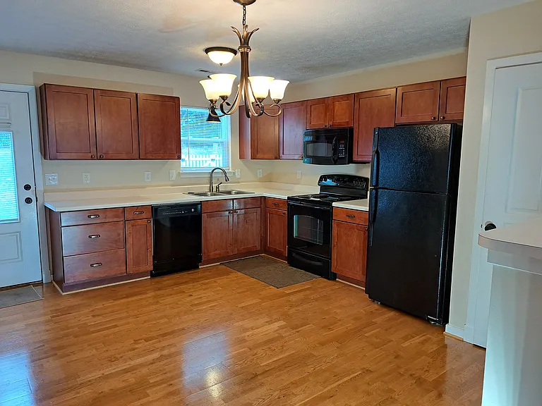 1276 Frost Pl — Photo 4