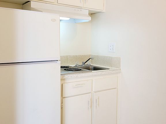 3rd image of 1110 24th St APT 11