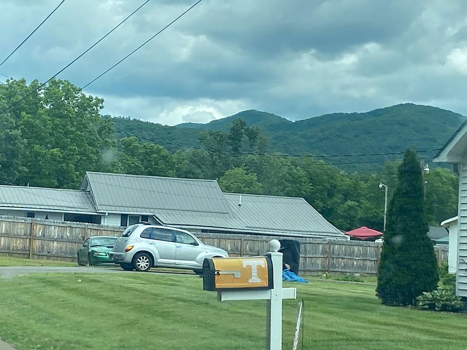 2nd image of 118 Sharp Ln