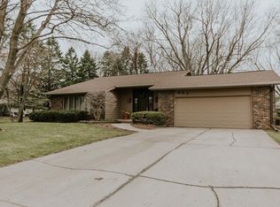 807 3rd Ave NE, Sioux Center, IA 51250
