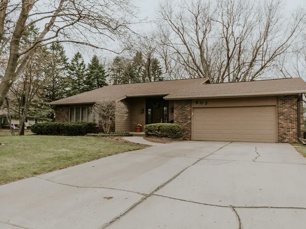 807 3rd Ave NE, Sioux Center, IA 51250