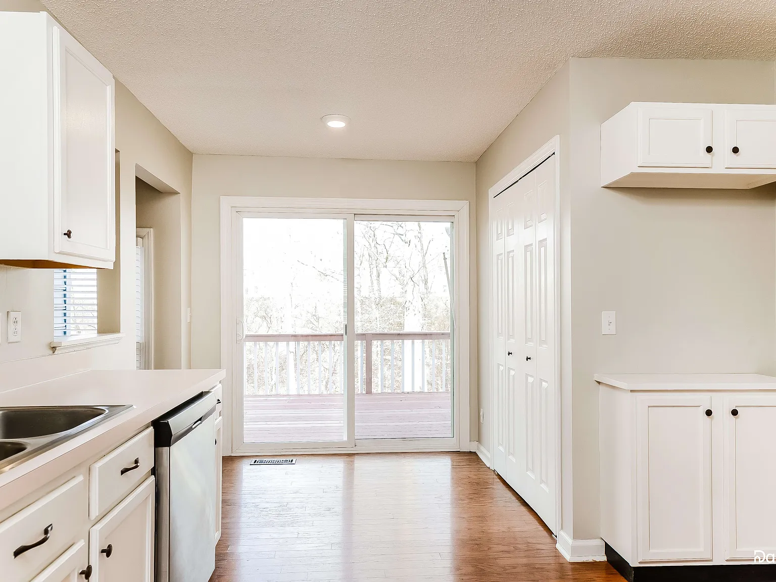 3 bed, 2.0 bath, 1511 sqft, $1,900 — Photo 3