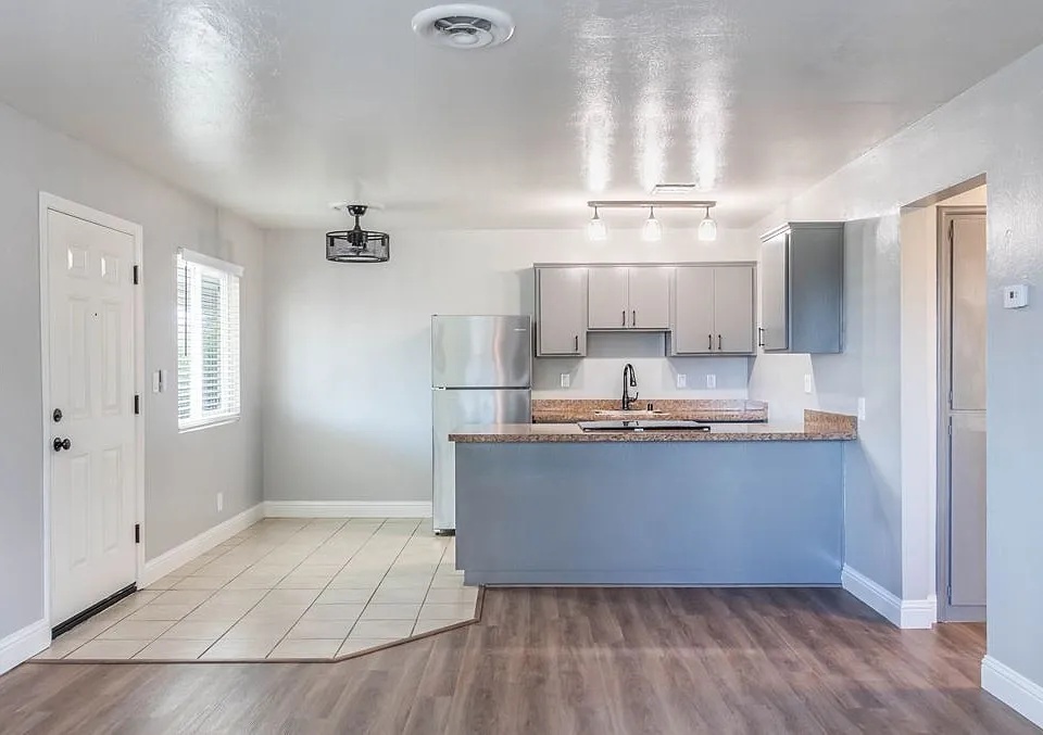 260 E Lassen Ave #11