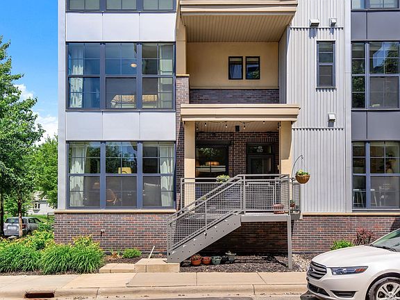 2nd image of 820 Emerald St APT 117
