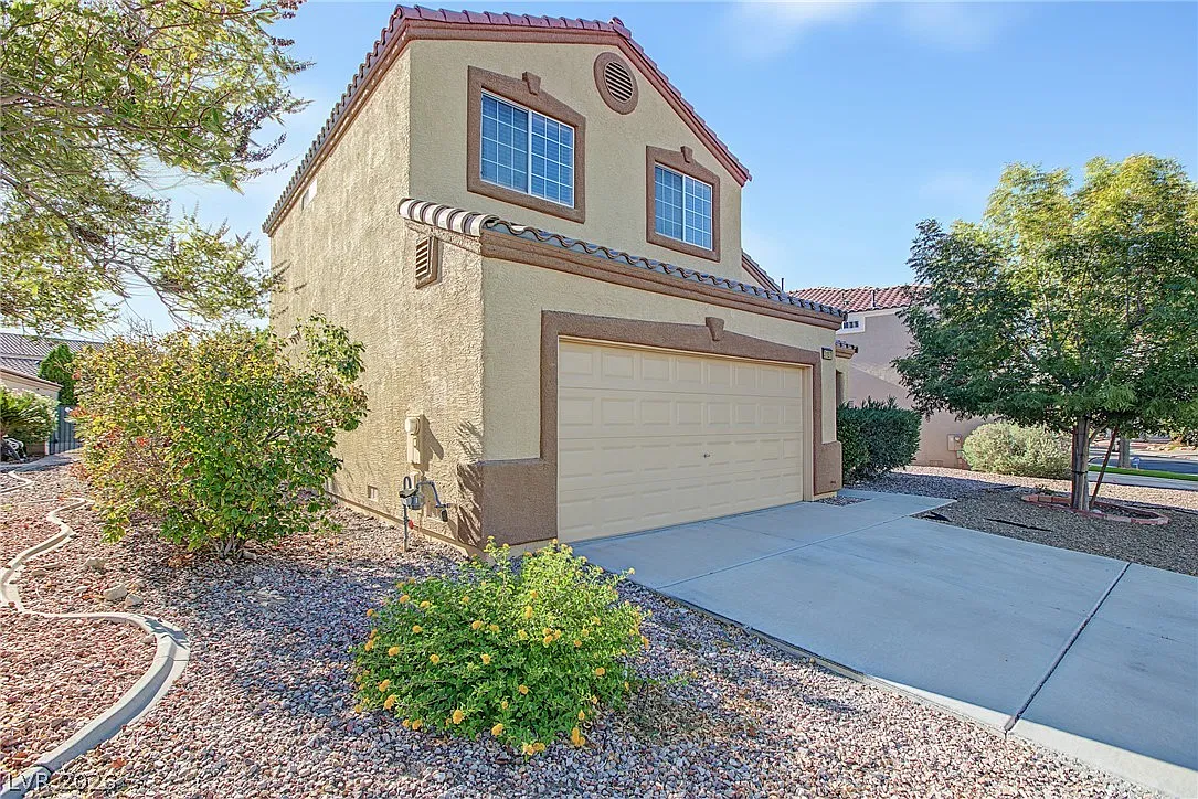 3 bed, 2.0 bath, 1686 sqft, $2,450 — Photo 2