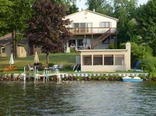 4376 Island Park Dr, Waterford, MI 48329