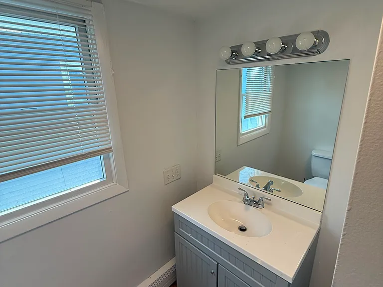 154 Mount Saint Charles Ave #2 — Photo 8