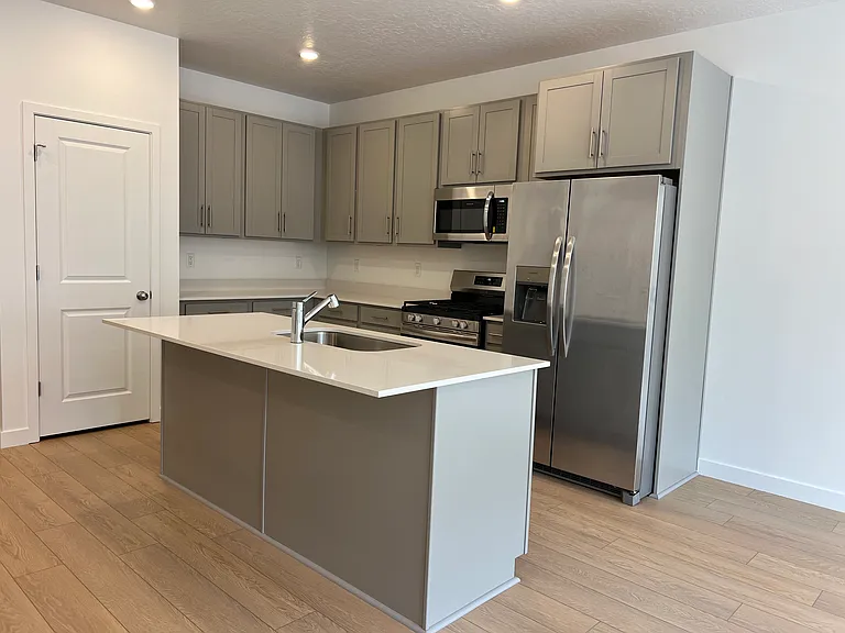 2386 Wildwood Ln — Photo 3