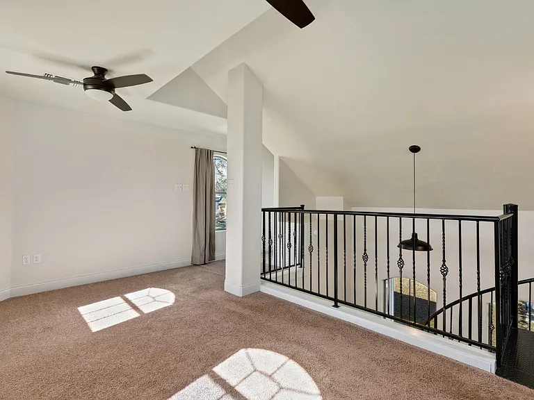 431 Irvington Dr — Photo 20