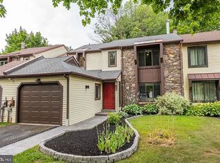 110 Hilltop Ct, Langhorne, PA 19047