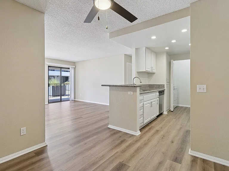 Mirada at La Jolla Colony Apartments — Photo 21