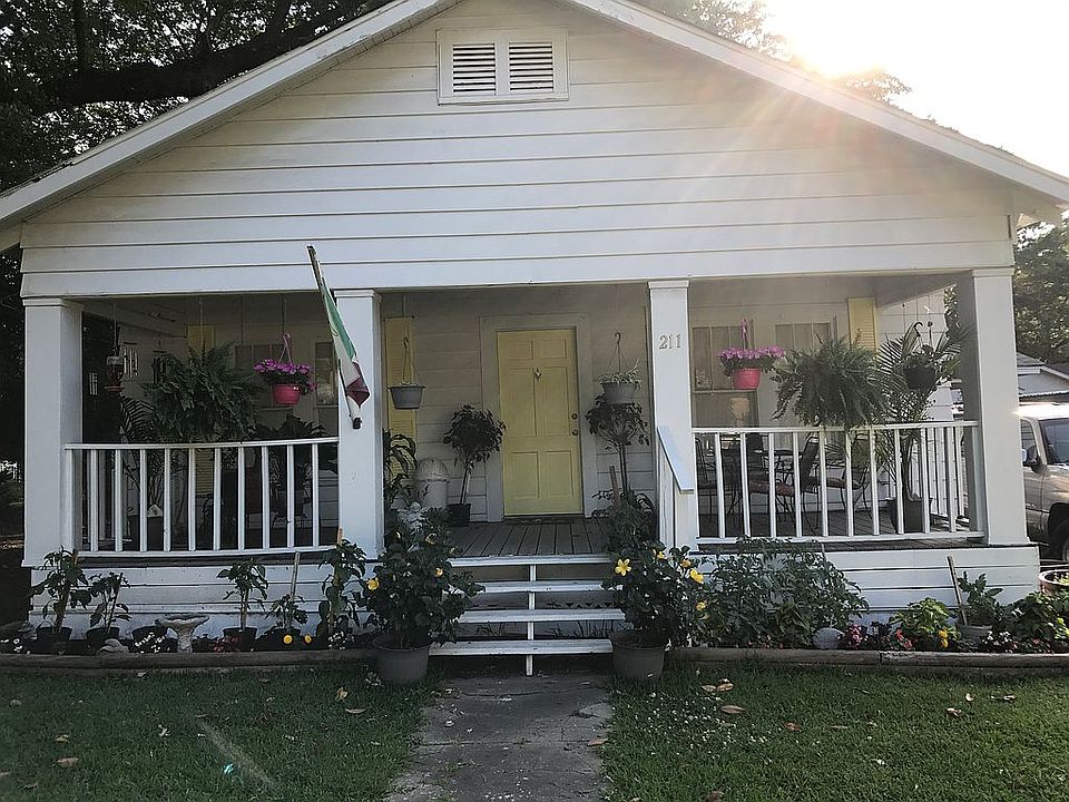 1st image of 211 N Odom St