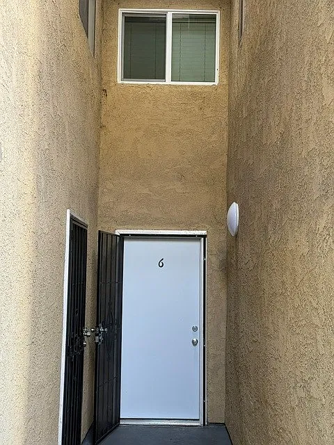 2 bed, 1.5 bath, 800 sqft, $2,400 — Photo 3