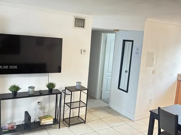 427 SW 6th St APT 5, Miami, FL 33130