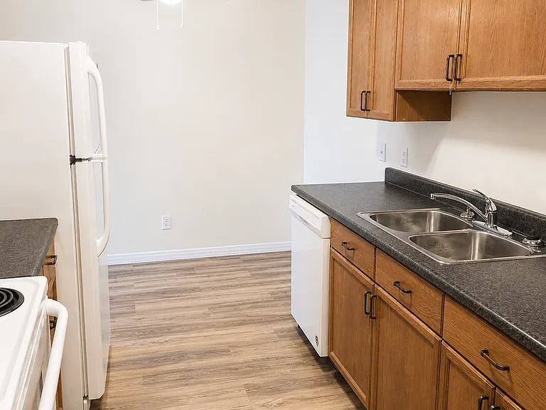 3520 Mill Woods Rd E — Photo 3