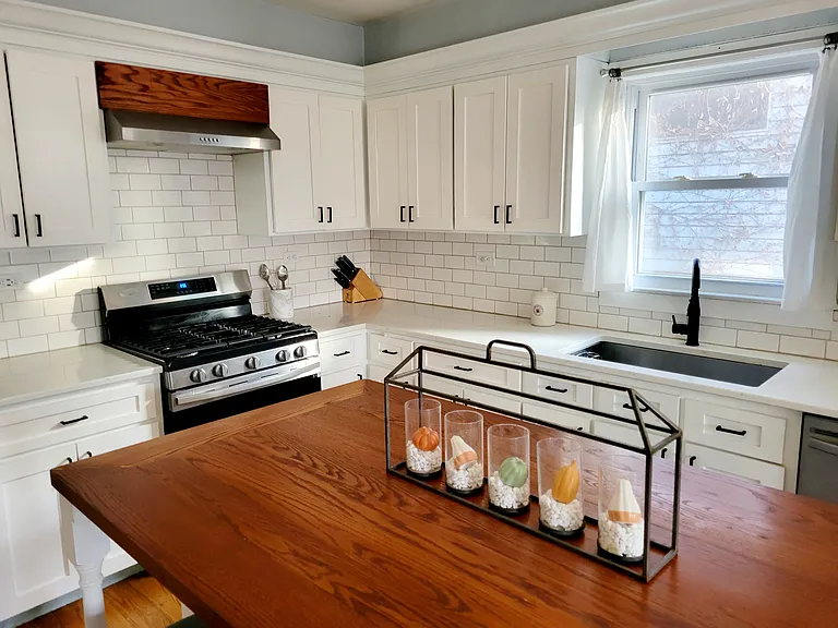 11212 S Christiana Ave — Photo 6