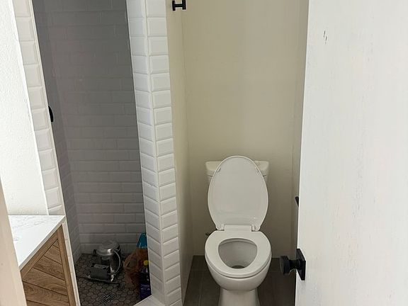 5th image of 3203 Helms St APT 204
