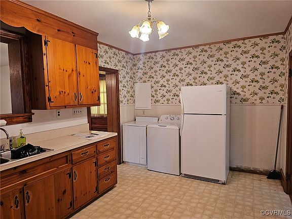 4th image of 21420 Warren Ave