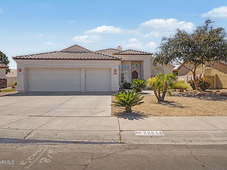 22516 N 68th Dr — Photo 2