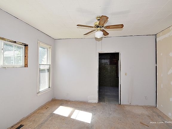 3rd image of 102 W Geneva St