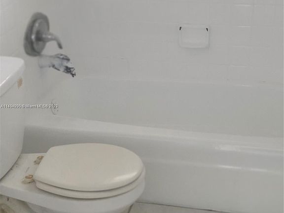 5th image of 820 SW 29th St #C