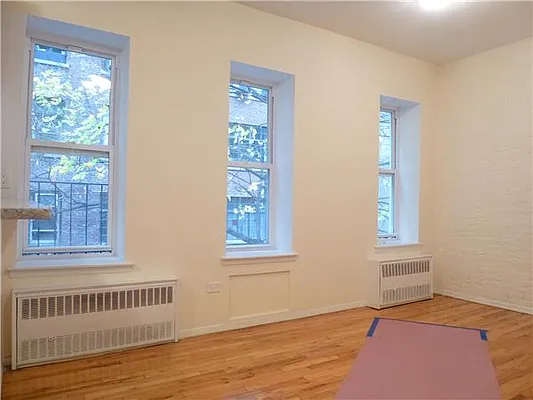 Rented by Siderow Residential Group | media 15