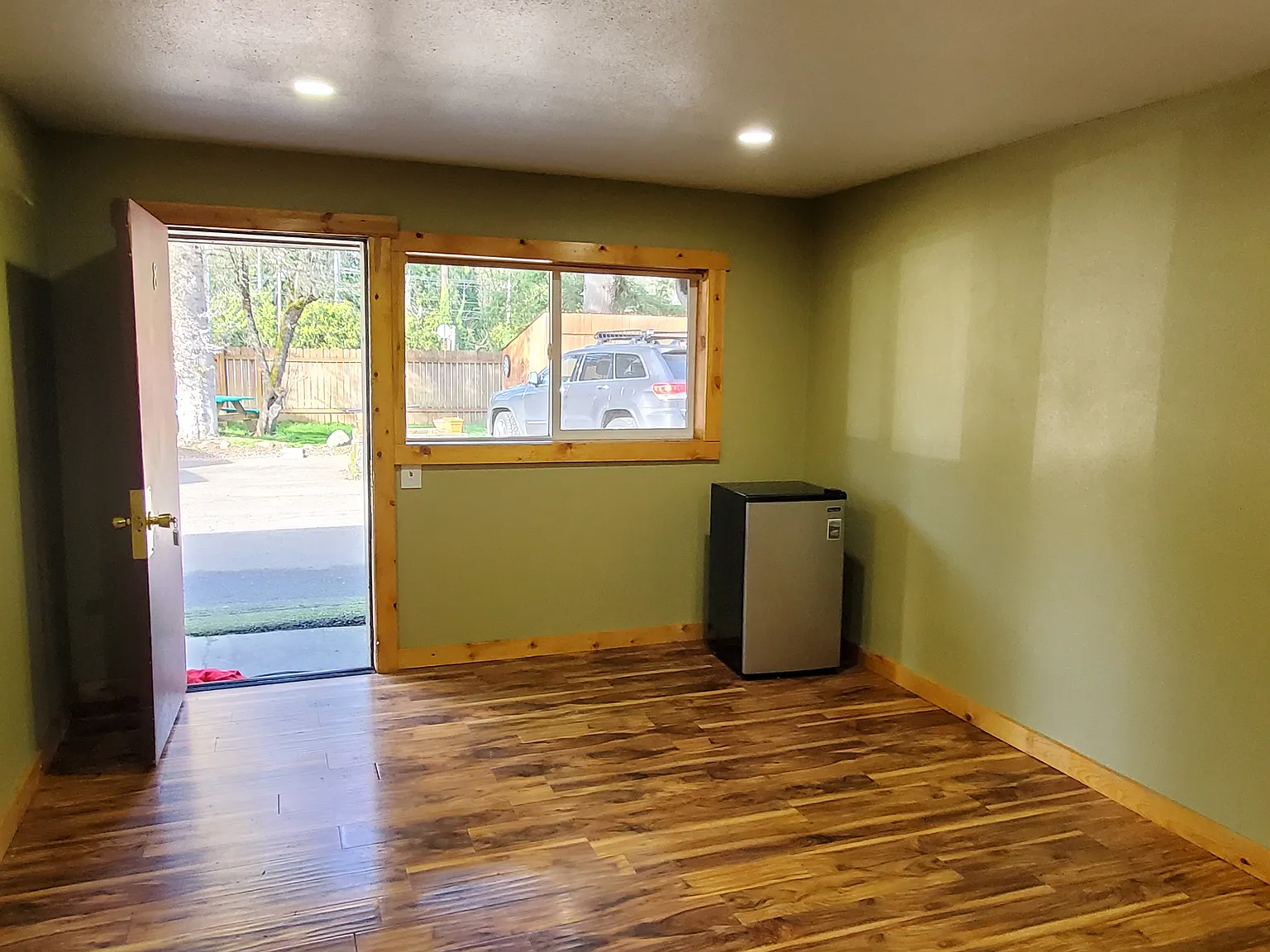 Studio, 325 sqft, $925 — Photo 2