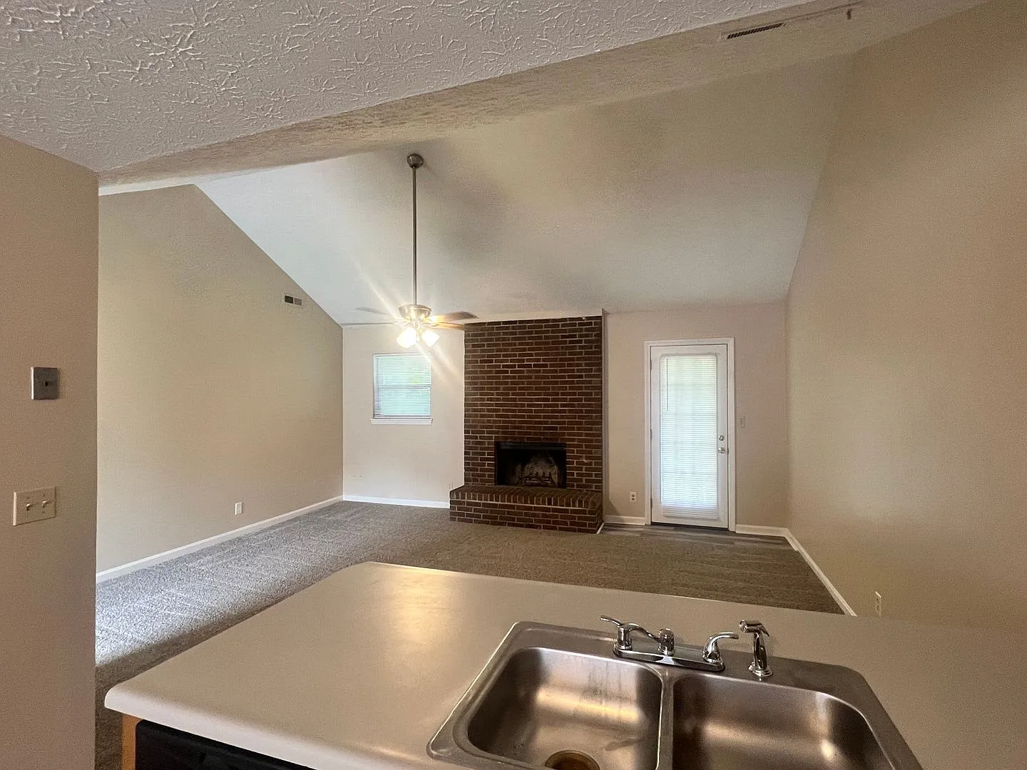 Highview — Photo 4
