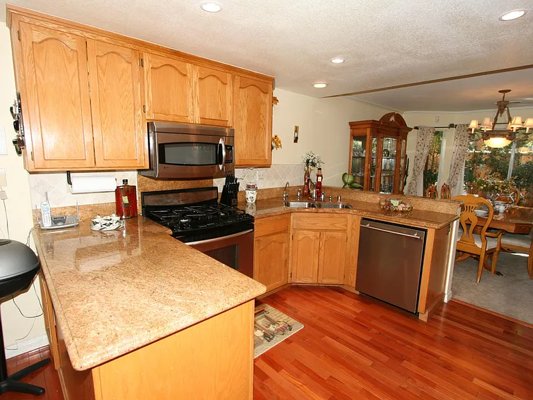 1242 Monte Dr — Photo 10