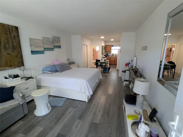 158 Ocean Dr APT 203, Miami Beach, FL 33139