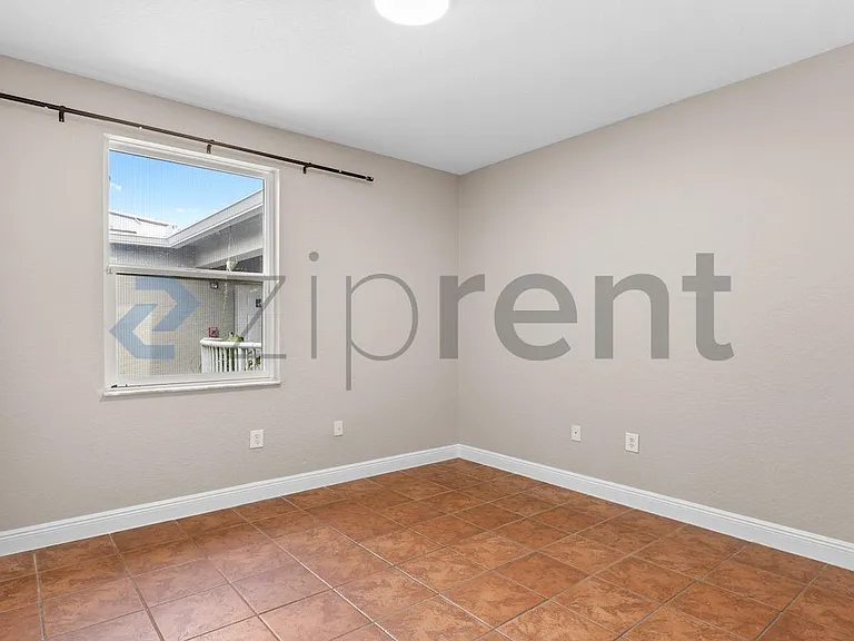 1015 Shoma Dr — Photo 11