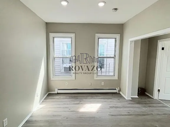 666 Grove St #2R — photo 3 of 5